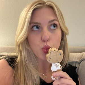 Meet your Posher, Caroline